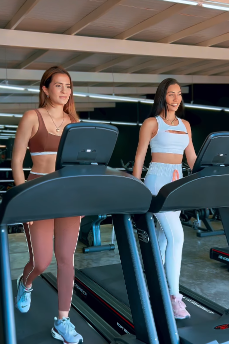 Área de cardio com esteiras
